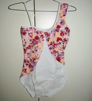 Colan floral branco
